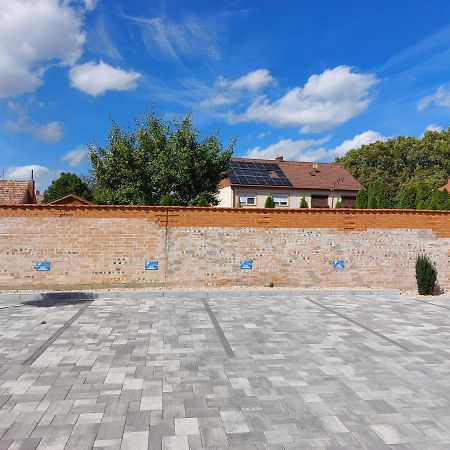 Linden Apartman 104 - Adults Only Mosonmagyaróvár Εξωτερικό φωτογραφία