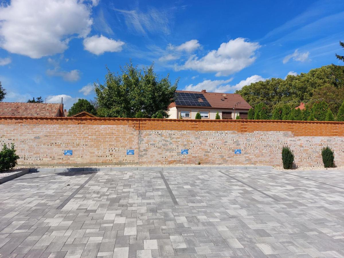 Linden Apartman 104 - Adults Only Mosonmagyaróvár Εξωτερικό φωτογραφία